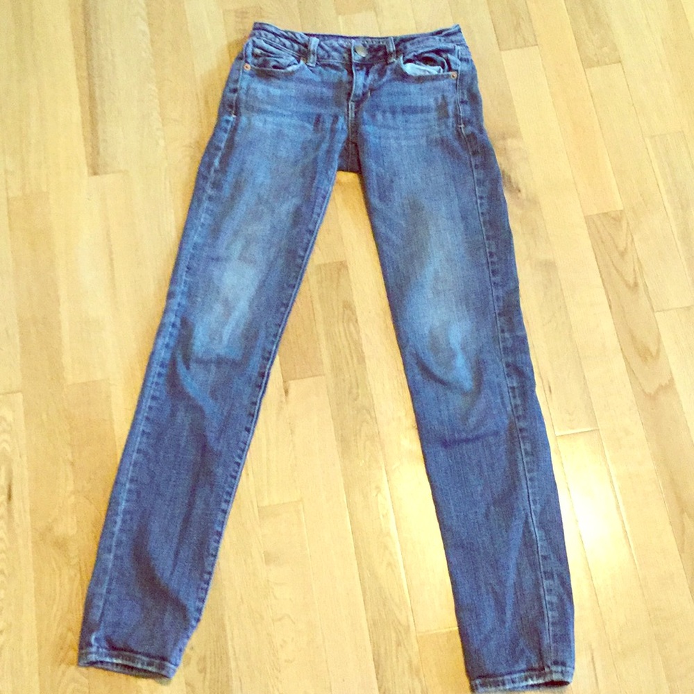 American Eagle blue jeans